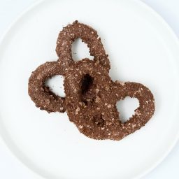 Milk-Chocolate-Covered-Oreo-Pretzel.jpg